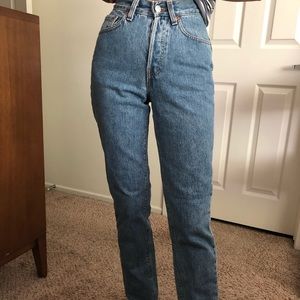 Levi’s high rise vintage mom jeans